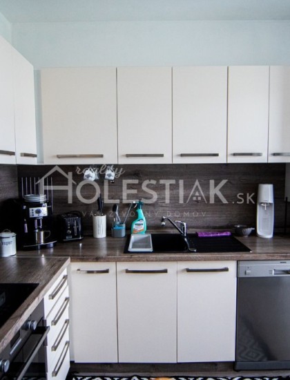 https://www.holestiak.sk/storage/properties/104/thumb/predam-31-byt-na-chalupkovej-v-meste-cadca-nove-jadro_0.jpg?t=1683700349
