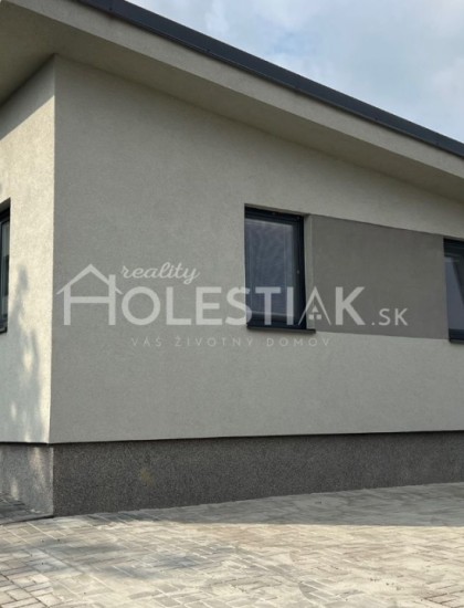 https://www.holestiak.sk/storage/properties/107/thumb/predam-rodinny-dom-cadca-u-kyzka_0.jpg?t=1665697532