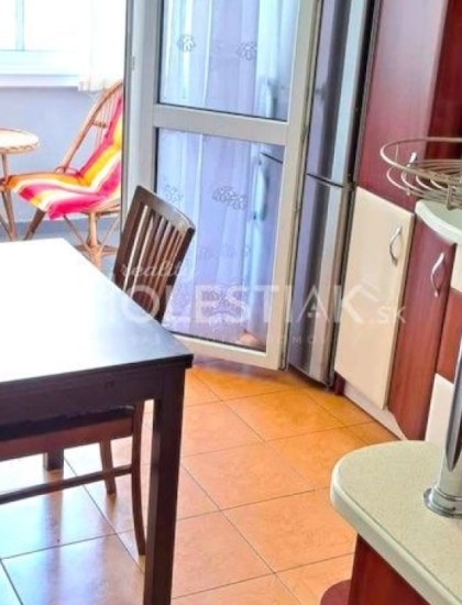 https://www.holestiak.sk/storage/properties/111/thumb/predam-pekny-3-izbovy-byt-mesto-krasno-nad-kysucou_0.jpg?t=1669672836