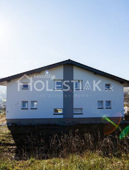 https://www.holestiak.sk/storage/properties/112/thumb/zvyhodnena-cena-predam-novostavbu-rodinneho-domu-cadca-milosova_0.jpg?t=1740599165
