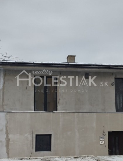 https://www.holestiak.sk/storage/properties/113/thumb/exkluzivne-predam-nadstandardny-rodinny-dom-v-meste-cadca-sidl-iii_0.jpg?t=1668959170