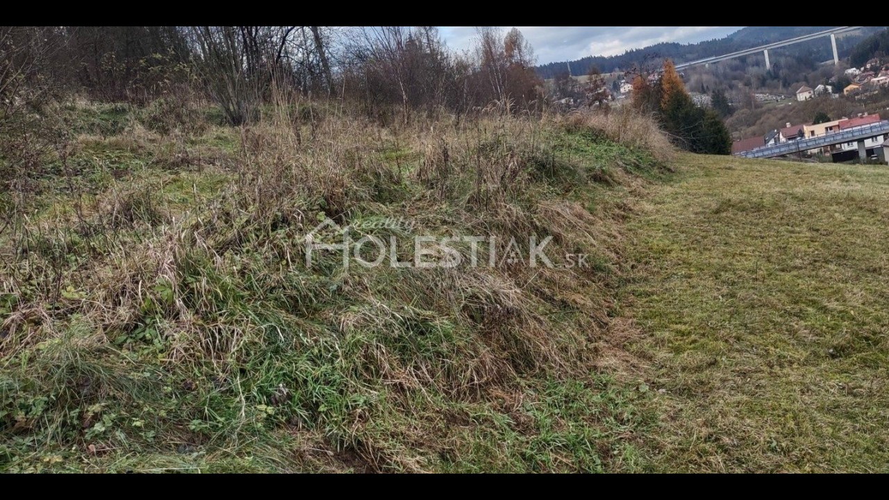 Rezervované - Predám krásny pozemok pre dva rodinné domy v obci Čierne