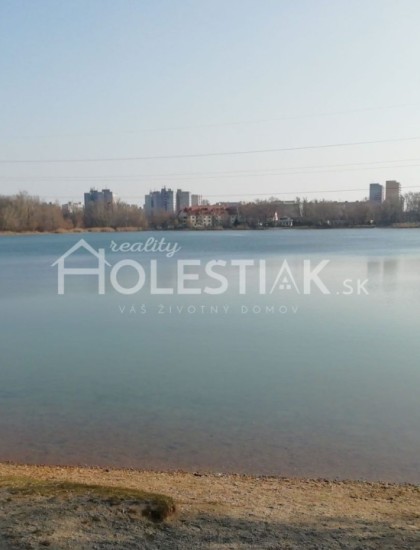 https://www.holestiak.sk/storage/properties/12/thumb/predane-predaj-apartmanov-v-nadhernom-prostredi-pri-jazere-bratislava_0.jpg?t=1641227432
