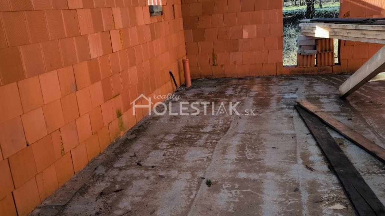 Výborná cena - Predám hrubú stavbu domu Krásno nad Kysucou, iba u nás