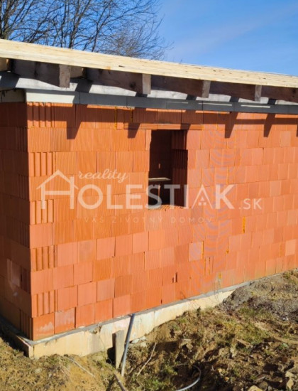 https://www.holestiak.sk/storage/properties/131/thumb/vyborna-cena-predam-hrubu-stavbu-domu-krasno-nad-kysucou-iba-u-nas_0.jpg?t=1735306411
