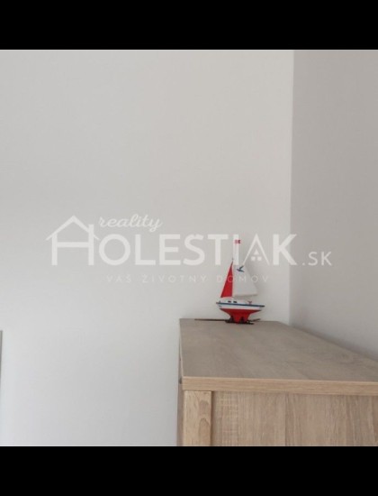 https://www.holestiak.sk/storage/properties/135/thumb/odporucane-dam-do-prenajmu-velky-mezonetovy-31-byt-v-centre-mesta-cadca-iba-u-nas_0.jpg?t=1695659432