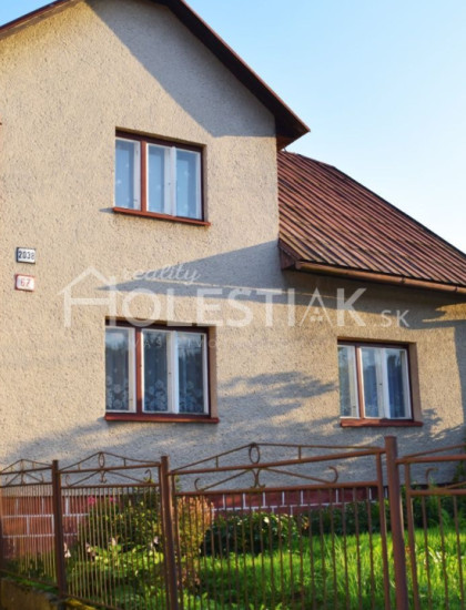 https://www.holestiak.sk/storage/properties/146/thumb/zvyhodnena-cena-v-centre-mesta-cadca-predam-rodinny-dom-exkluzivne_0.jpg?t=1743703262