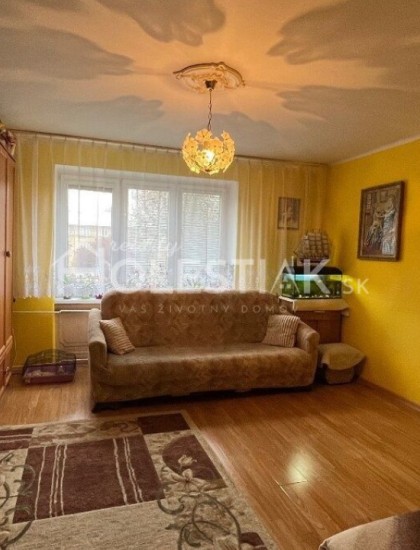 https://www.holestiak.sk/storage/properties/147/thumb/exkluzivne-predam-21-byt-v-meste-knm_0.jpg?t=1691311534
