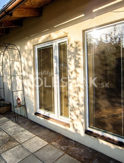 https://www.holestiak.sk/storage/properties/150/thumb/odporucane-exkluzivne-predam-rodinny-dom-cadca-cadecka_0.jpg?t=1702993533
