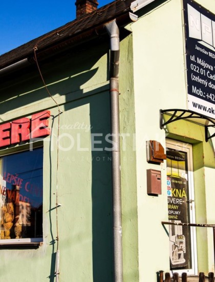 https://www.holestiak.sk/storage/properties/24/thumb/znizena-cena-exkluzivne-predam-dom-v-centre-mesta-cadca-462-m2-pozemku_0.jpg?t=1666863033