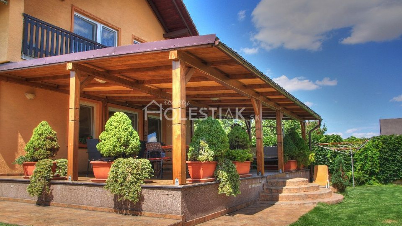 Predám pekne zariadený penzión v kúpeľnej obci Podhájska