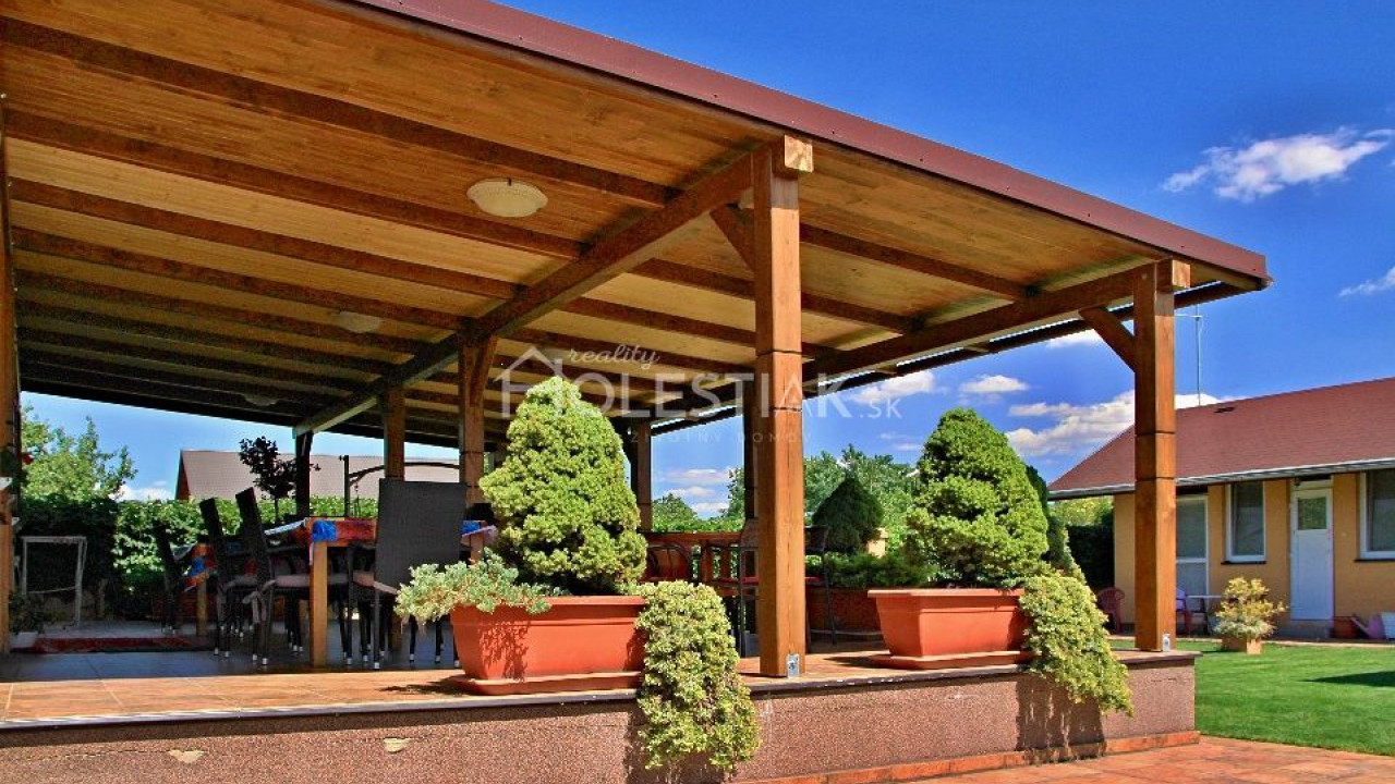 Predám pekne zariadený penzión v kúpeľnej obci Podhájska