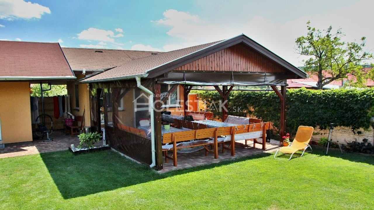 Predám pekne zariadený penzión v kúpeľnej obci Podhájska