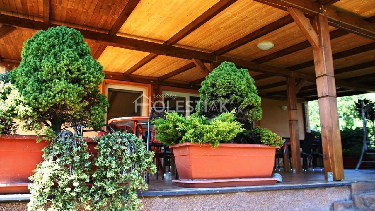 Predám pekne zariadený penzión v kúpeľnej obci Podhájska