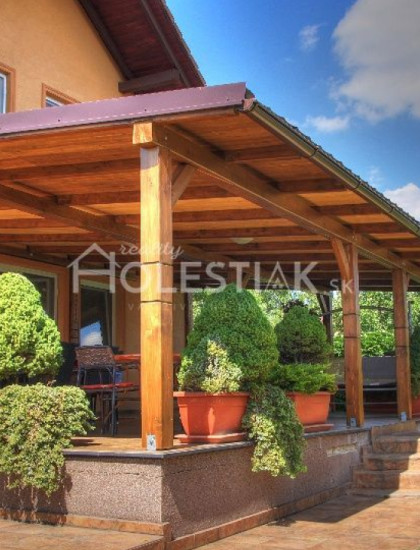 https://www.holestiak.sk/storage/properties/25/thumb/predam-pekne-zariadeny-penzion-v-kupelnej-obci-podhajska_0.jpeg?t=1782929827