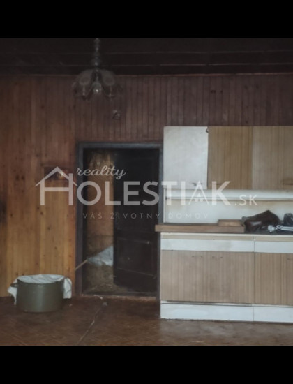 https://www.holestiak.sk/storage/properties/253/thumb/rezervovane-zvyhodnena-cena-predam-starsi-dom-oscadnica-vrescovka_0.jpg?t=1740505581