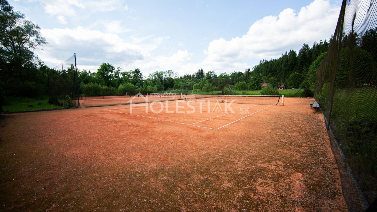 Rezervované - Predám veľký pozemok v obci Skalité - iba u nás