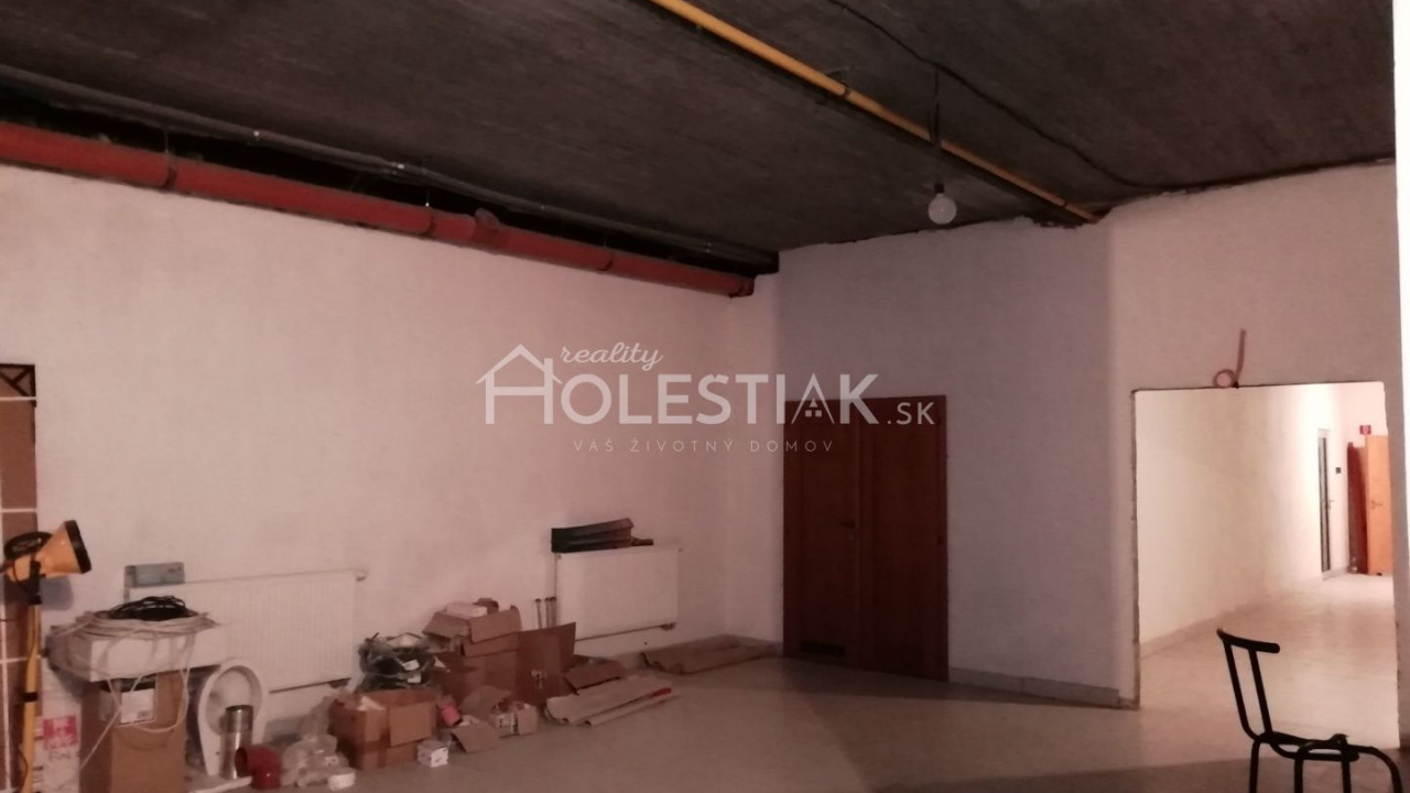 Prenájom v centre mesta Čadca, A. Hlinku, suterén, 450 m2