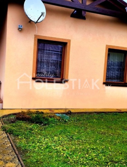 https://www.holestiak.sk/storage/properties/320/thumb/predam-pekny-utulny-dom-v-centre-krasno-nad-kysucou-iba-u-nas_0.jpg?t=1704790914
