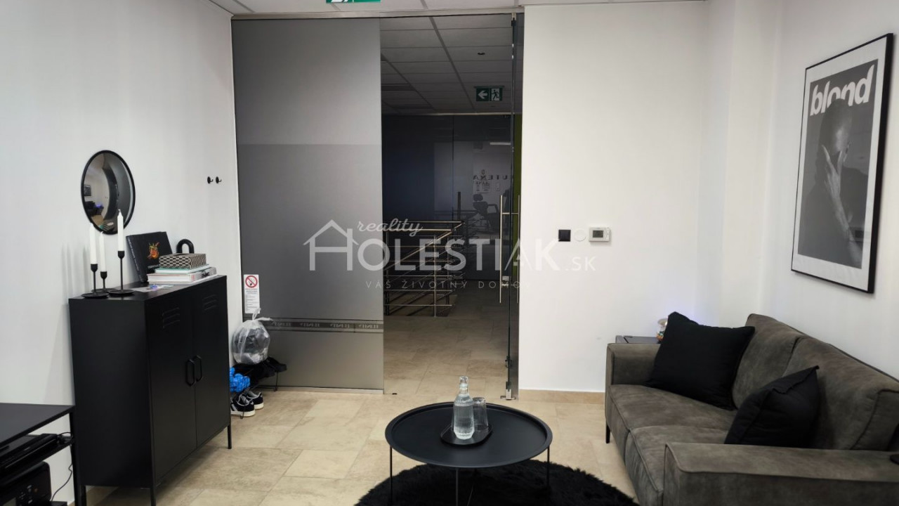 Zvýhodená cena - Dám do prenájmu exkluzívne moderný priestor v centre mesta Čadca