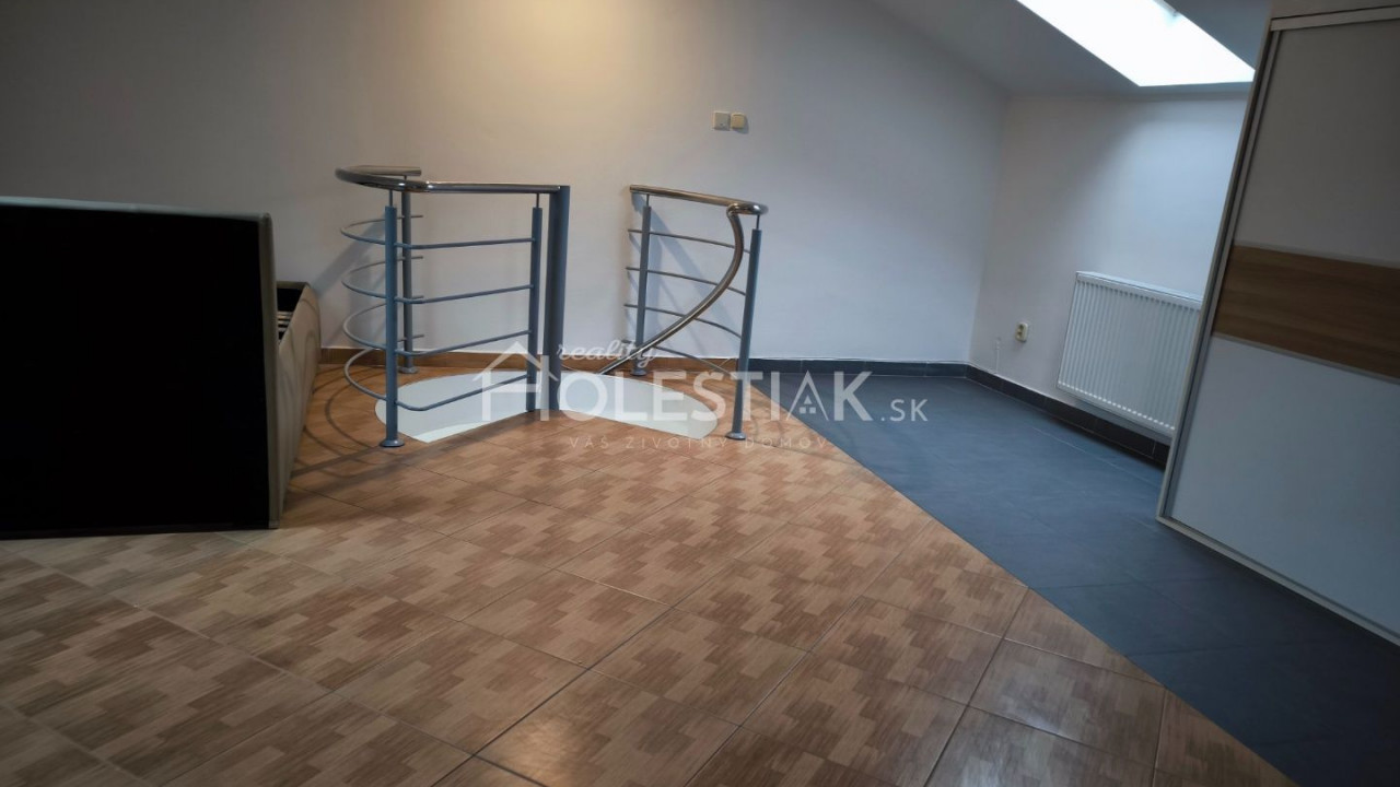 Rezervované - Dám do prenájmu krásny, väčší, mezonetový byt 2+1 v centre mesta Čadca, iba u nás