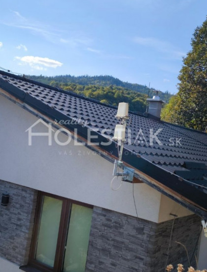 https://www.holestiak.sk/storage/properties/424/thumb/odporucane-predam-novy-dom-rudinska-iba-u-nas_0.jpg?t=1740599171
