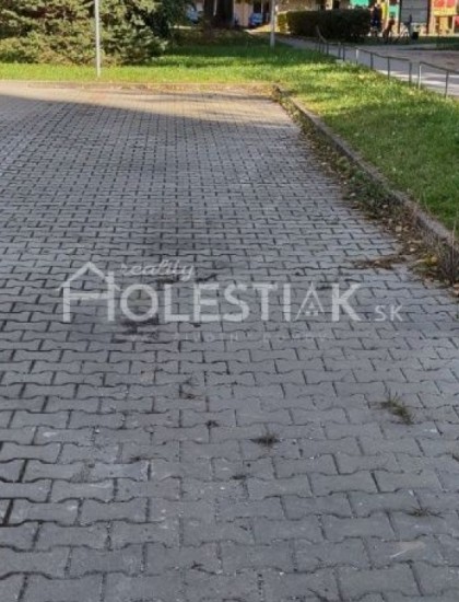 https://www.holestiak.sk/storage/properties/43/thumb/iba-u-nas-dam-do-prenajmu-parkovacie-miesto-v-ziline-bajzova-48_0.jpg?t=1641423632