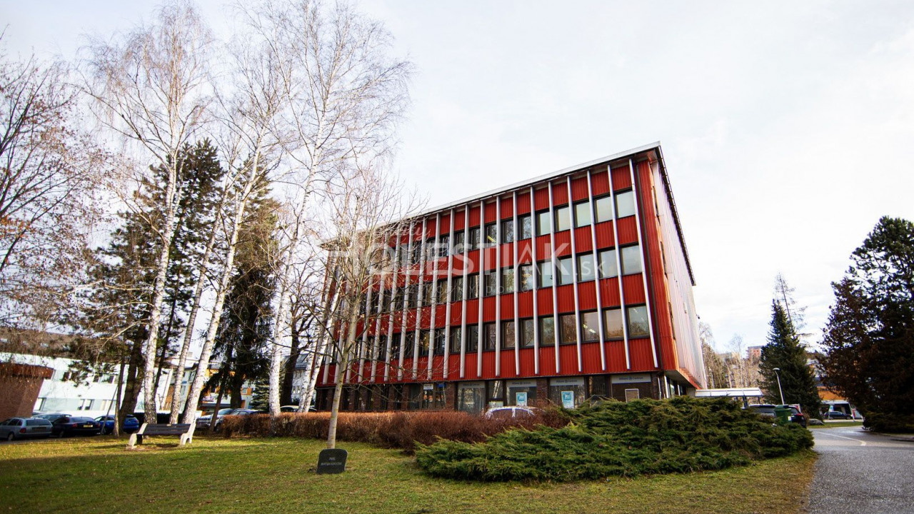 Predám exkluzívne administratívnu budovu v centre, Dolný Kubín
