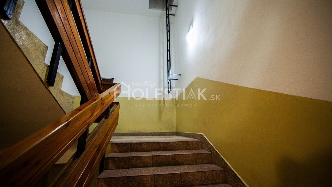 Predám exkluzívne administratívnu budovu v centre, Dolný Kubín