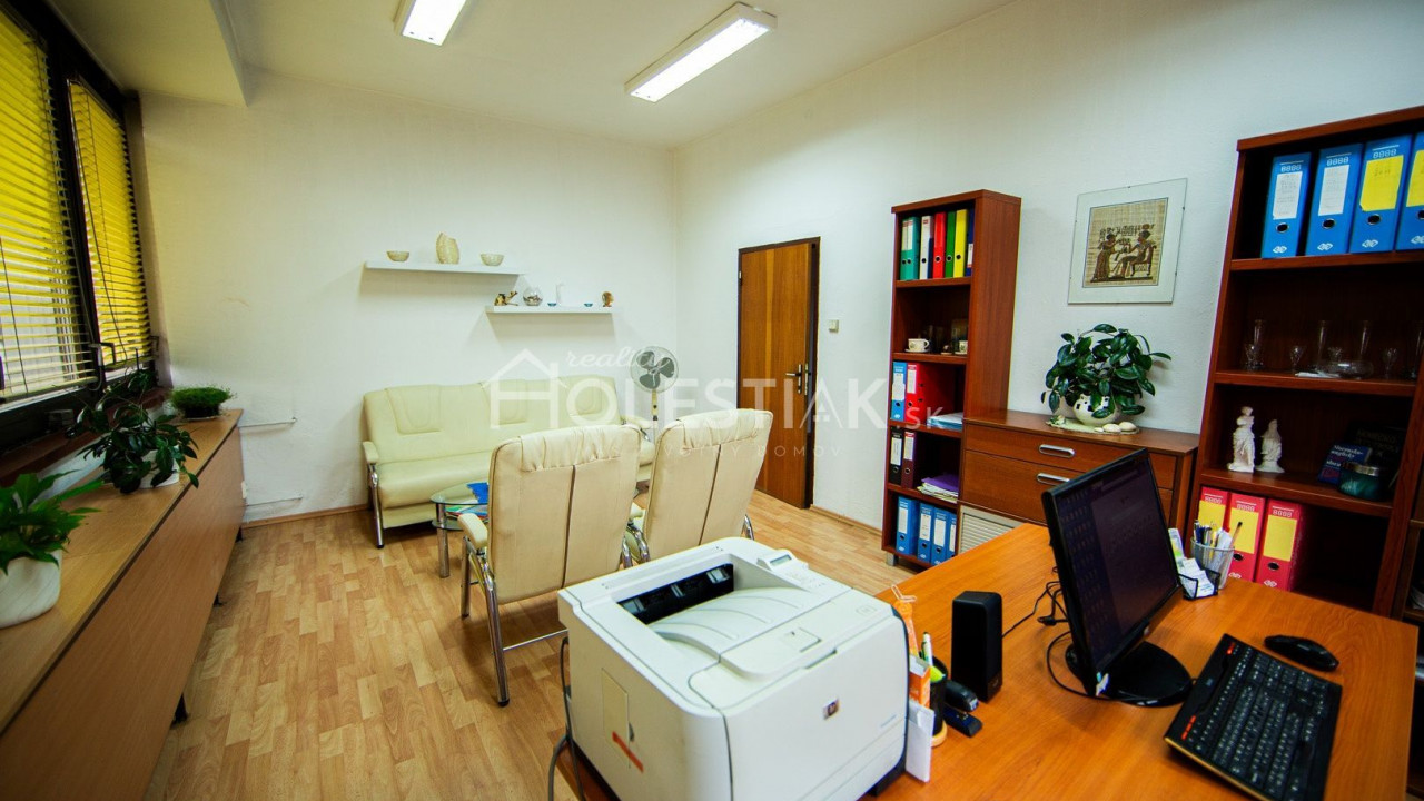 Predám exkluzívne administratívnu budovu v centre, Dolný Kubín