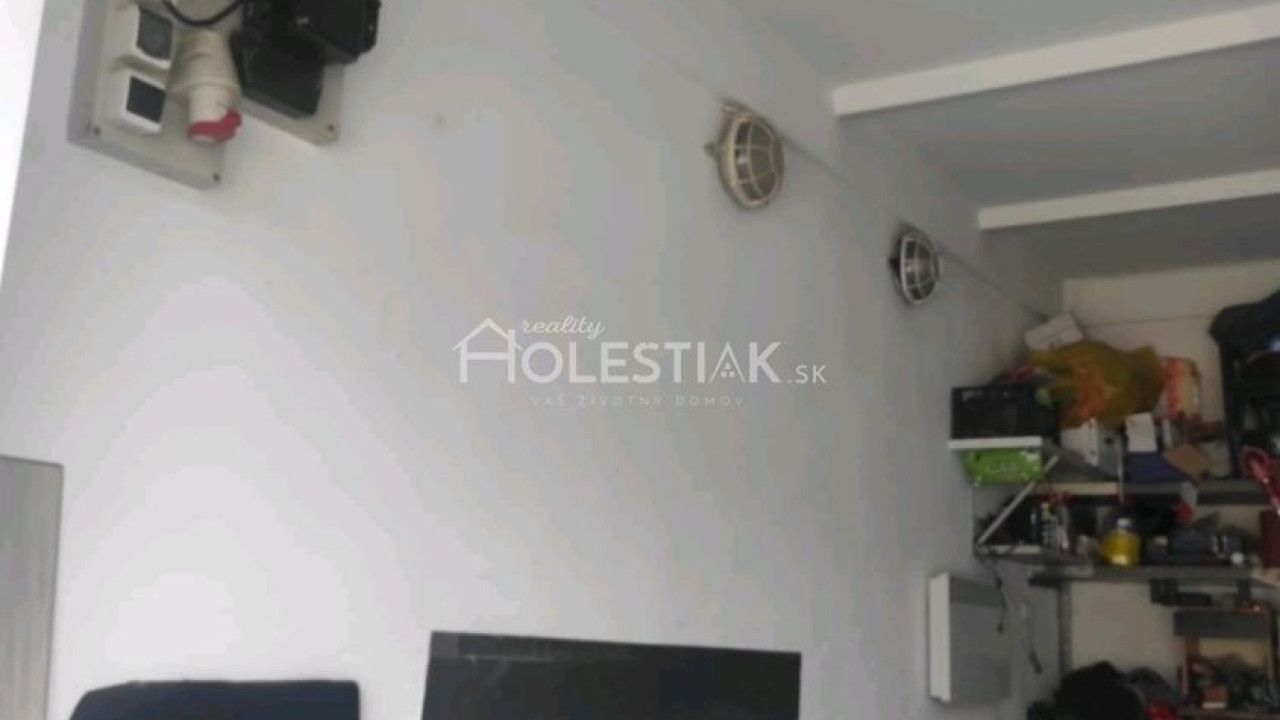 Predám garáž v centre KNM