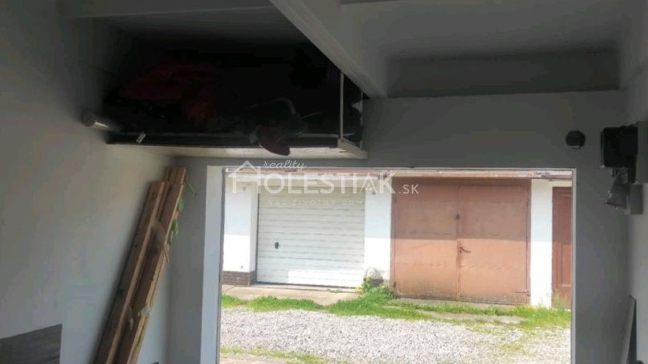 Predám garáž v centre KNM