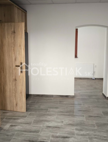 https://www.holestiak.sk/storage/properties/444/thumb/dam-do-prenajmu-luxusny-11-byt-v-centre-mesta-cadca-iba-u-nas_0.jpeg?t=1778758994