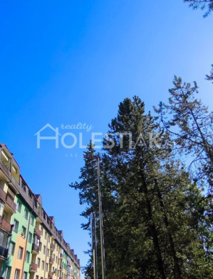 https://www.holestiak.sk/storage/properties/467/thumb/zvyhodnena-cena-predam-pozemok-v-meste-zilina-iba-u-nas_0.jpeg?t=1789809061