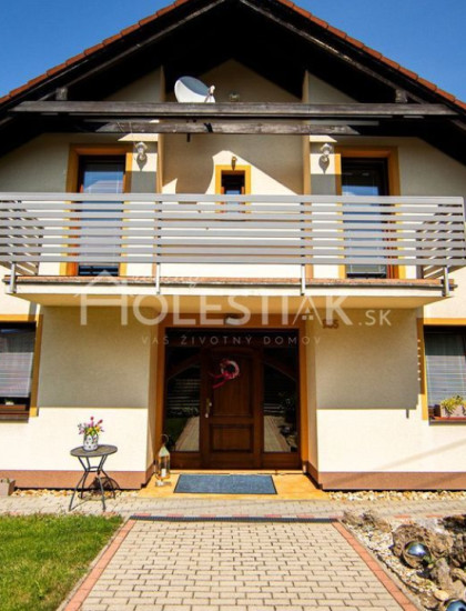 https://www.holestiak.sk/storage/properties/468/thumb/odporucane-predam-velky-nadstandardny-rodinny-dom-zakopcie_0.jpeg?t=1789809361