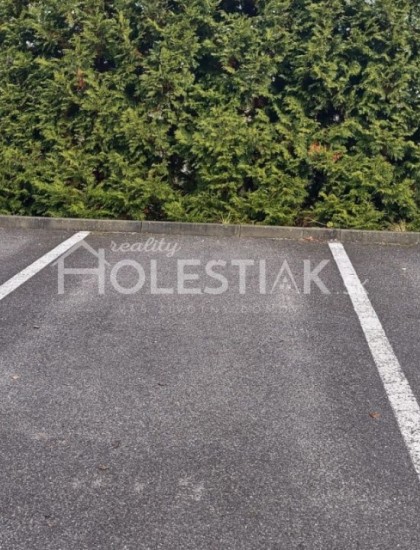 https://www.holestiak.sk/storage/properties/47/thumb/rezervovane-dam-do-prenajmu-parkovacie-miesto-cadca-j-kollara-iba-u-nas_0.jpg?t=1637748040