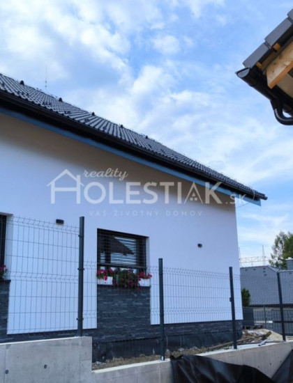 https://www.holestiak.sk/storage/properties/470/thumb/odporucane-predam-novy-dom-v-meste-cadca-iba-u-nas_0.jpeg?t=1789809123