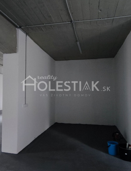 https://www.holestiak.sk/storage/properties/488/thumb/zvyhodnena-cena-dam-do-prenajmu-155-m2-v-centre-cadca-iba-u-nas_0.jpeg?t=1775065503