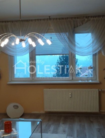 https://www.holestiak.sk/storage/properties/49/thumb/rezervovane-predam-pekny-zariadeny-prerobeny-31-byt-cadca-volny-ihned_0.jpg?t=1639522831
