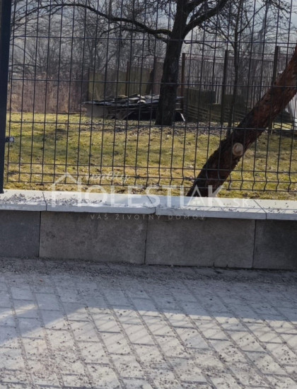 https://www.holestiak.sk/storage/properties/498/thumb/predam-stavebny-pozemok-v-meste-cadca_0.jpeg?t=1789012742