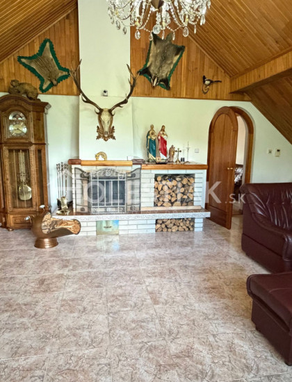 https://www.holestiak.sk/storage/properties/517/thumb/predam-pekne-zariadeny-rodinny-dom-cadca-podzavoz-iba-u-nas_0.jpeg?t=1789012682