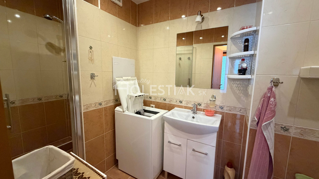 Exkluzívne predám 3+1 byt na Žarci 