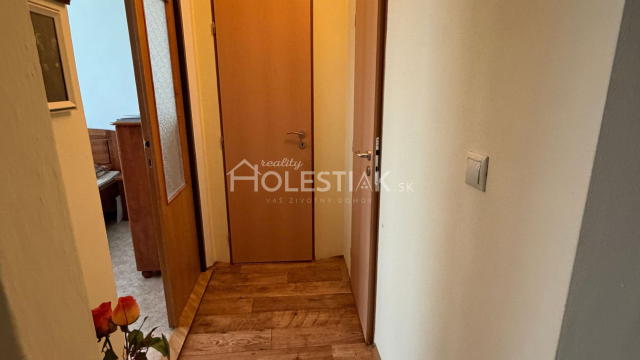 Exkluzívne predám 3+1 byt na Žarci 