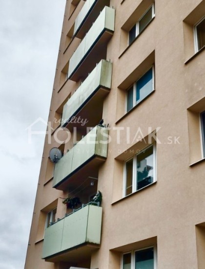 https://www.holestiak.sk/storage/properties/52/thumb/predam-31-pekny-byt-zilina-hliny-vi-bajzova_0.jpg?t=1641479435