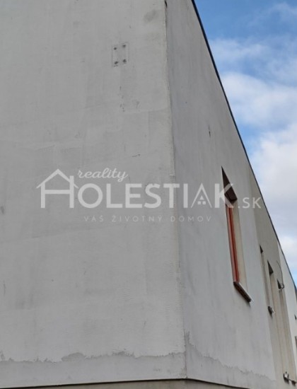 https://www.holestiak.sk/storage/properties/53/thumb/odporucane-predam-rodinny-dom-v-rakovej-iba-u-nas_0.jpg?t=1704312940