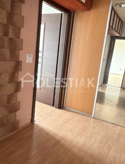 https://www.holestiak.sk/storage/properties/536/thumb/predam-31-byt-krasno-nad-kysucou_0.jpeg?t=1792676223