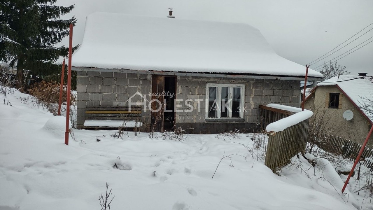 Rezervované - Predám starší rodinný dom s pekným pozemkom 518 m2