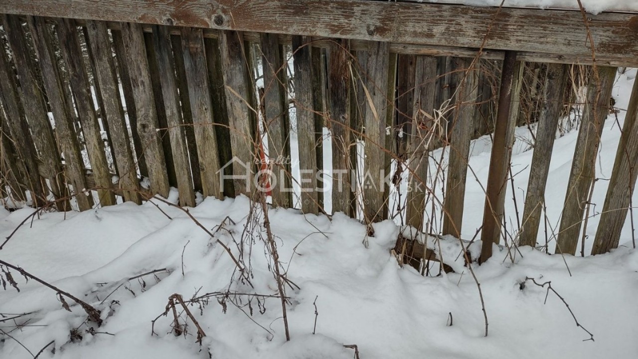 Rezervované - Predám starší rodinný dom s pekným pozemkom 518 m2