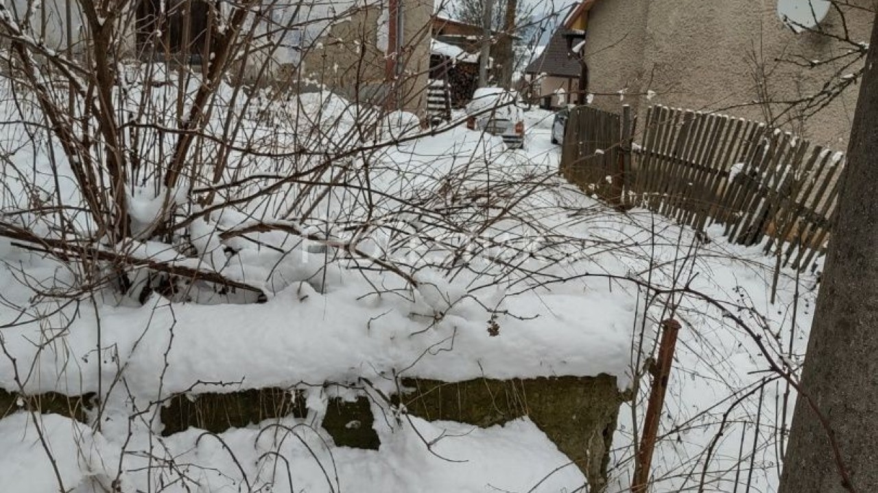 Rezervované - Predám starší rodinný dom s pekným pozemkom 518 m2