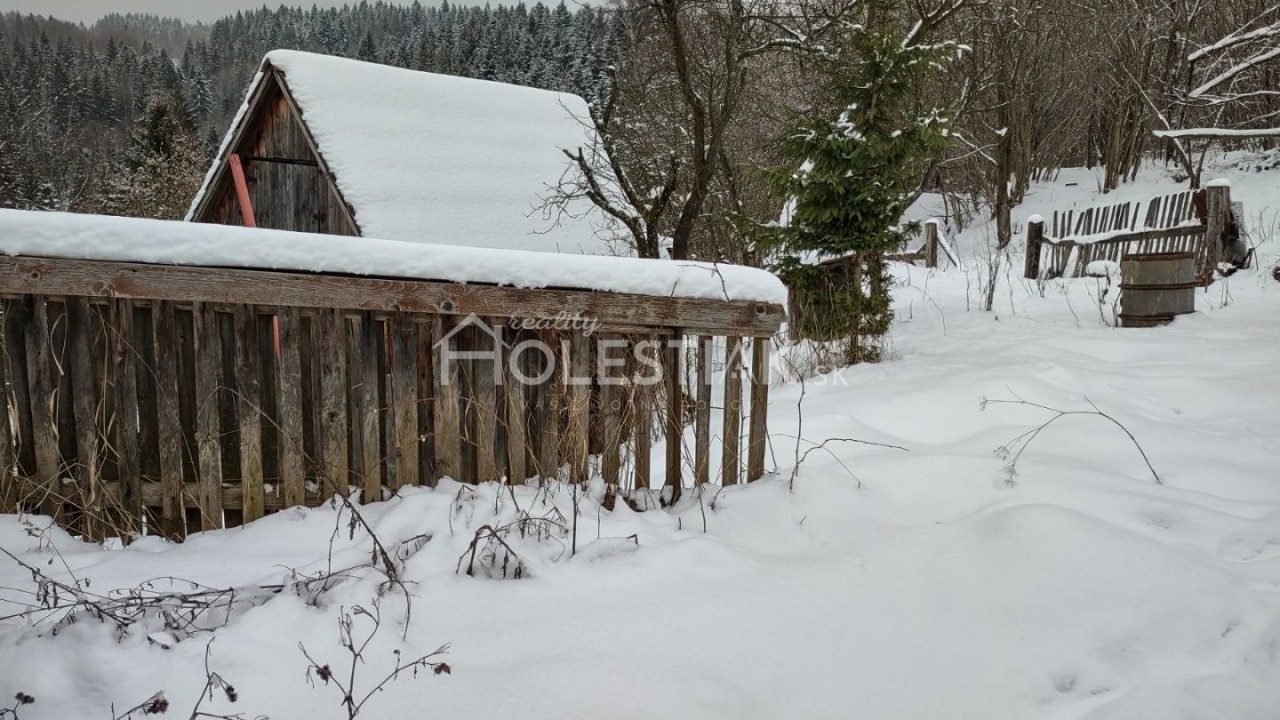 Rezervované - Predám starší rodinný dom s pekným pozemkom 518 m2